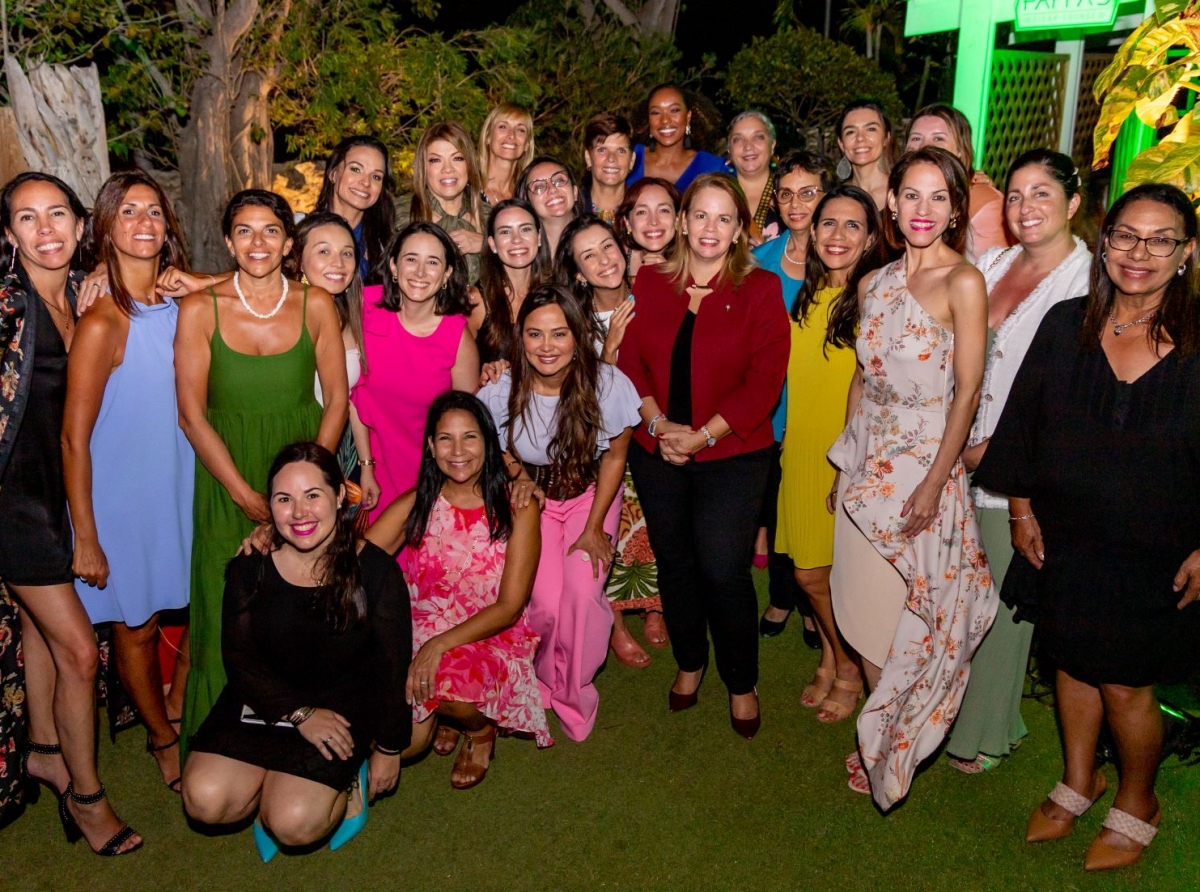 A.T.A. tabata anfitrion di grupo di periodistanan di Latinoamerica pa 'Dia de Las Mujeres'