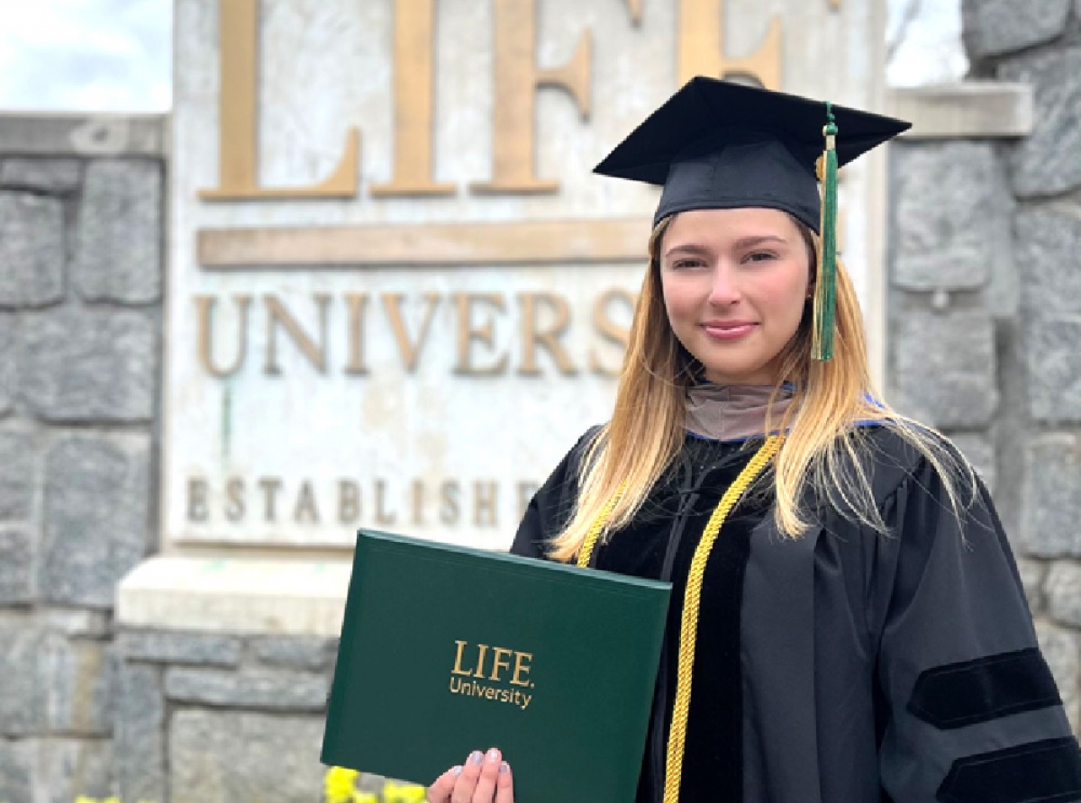 Etlyn Winterdal gradua como Doctor den Chiropractic