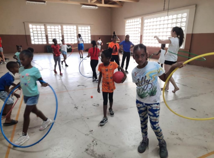 Hobennan a keda encanta cu nan por a participa na tres diferente actividad bao un solo dak