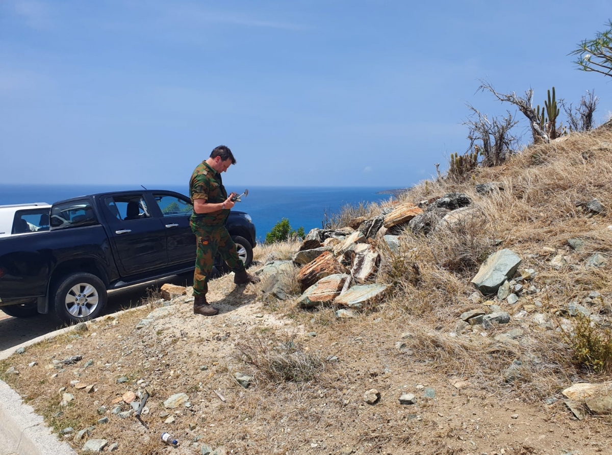 Ehercito Hulandes lo traha un mapa tecnico di St. Maarten y Saba