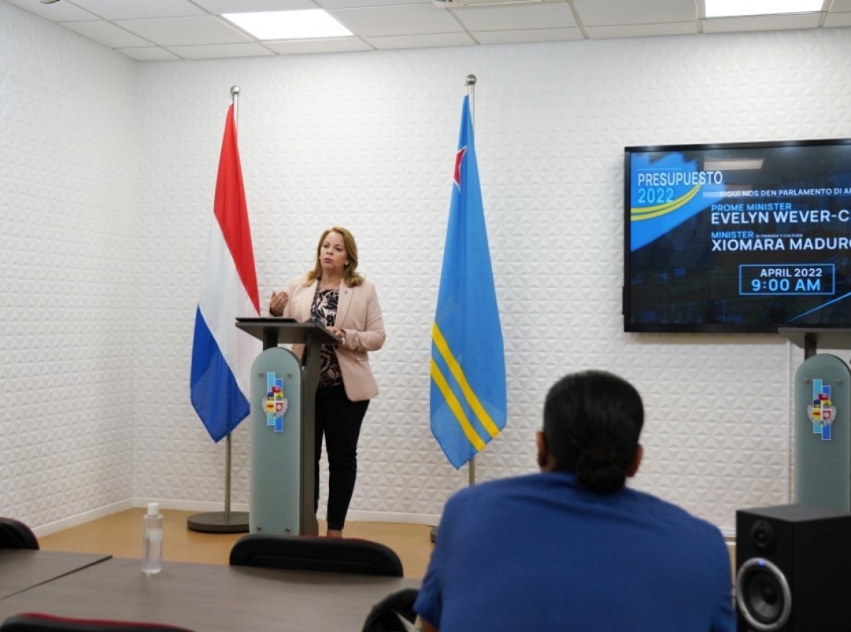 Minister Evelyn Wever-Croes cu un reflexion pa un Aruba integro