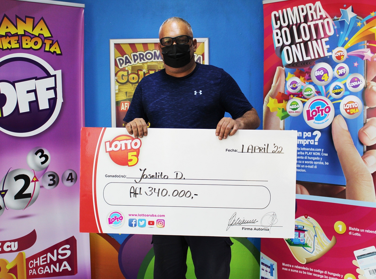 Joselito a bay busca su premio gordo di 340 mil di Lotto 5