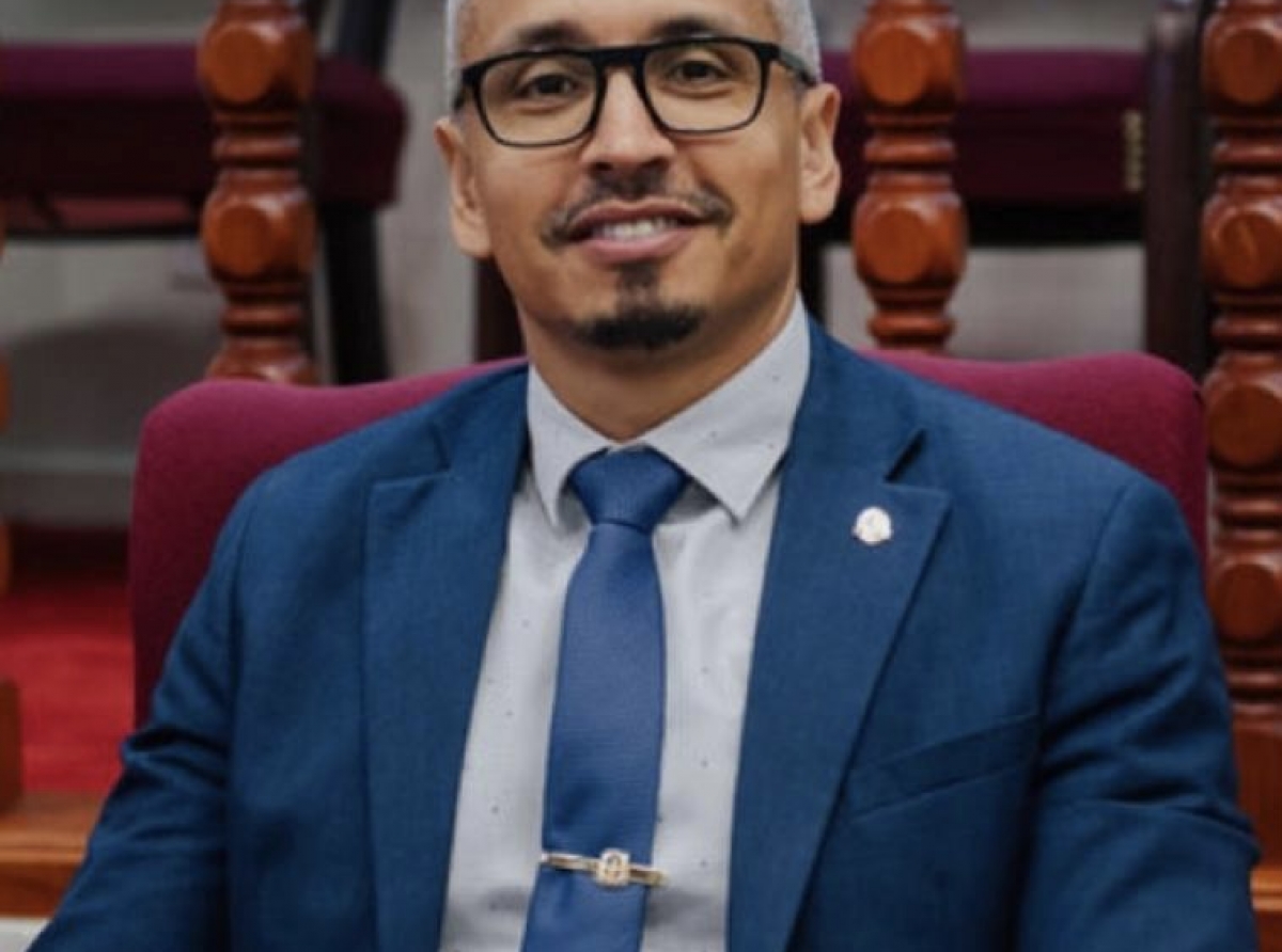 Parlamentario Molina a presenta dos mocion uno pa personal di e ‘middenkader’ y dos pa  siguridad di trafico na Aruba