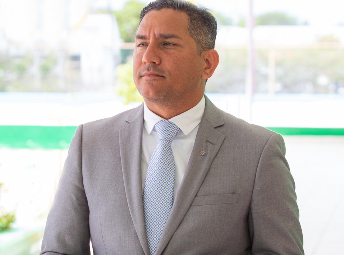 Minister Ursell Arends ta publica e plan nacional pa cacho y pushi cu ta riba caya