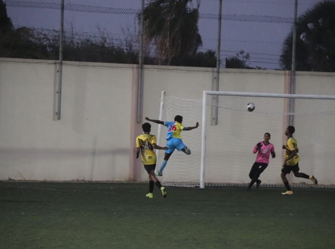 Seleccion di futbol U-15 di Aruba a gana Dakota U-17