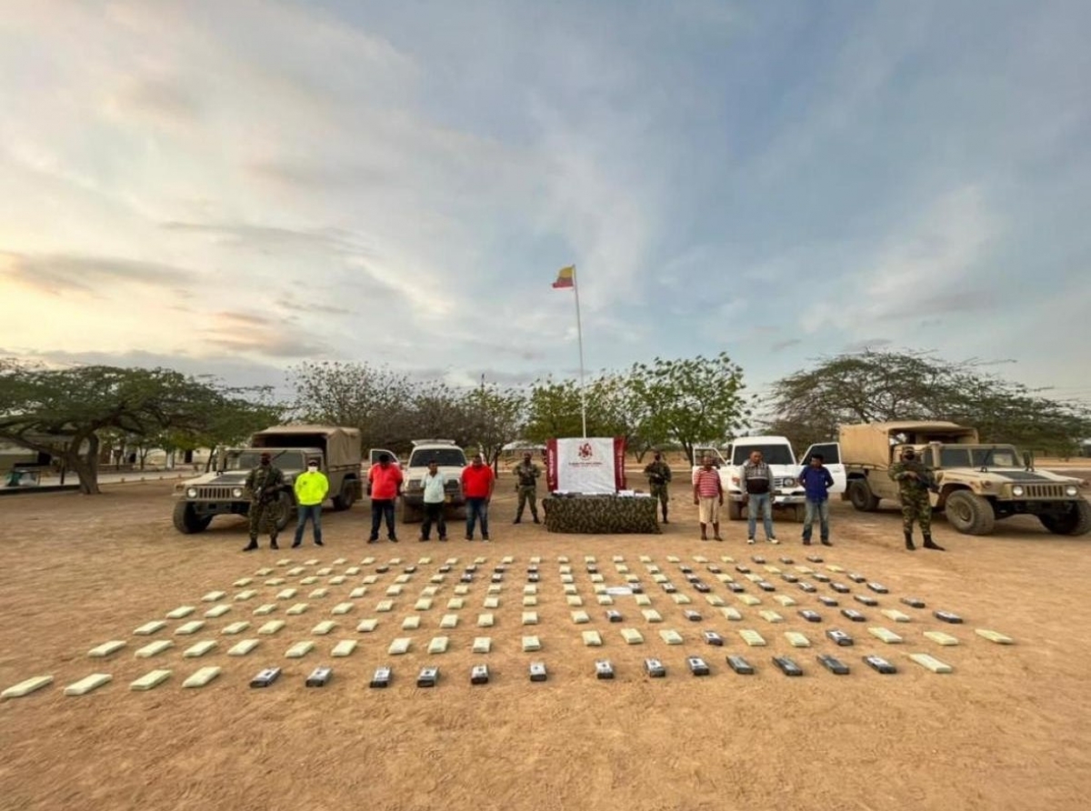 Seis homber gara cu 120 kg di cocaina na Alta Guajira na Colombia