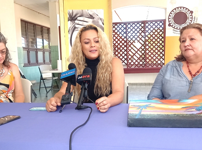 Gloria Feliciana y Erika Moran lo duna tayernan di trabao hopi interesante riba Dia di Rey