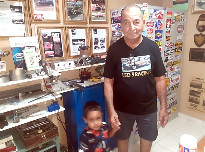 Henny Leo como pionero den Dragracing a ricibi Condecoracion Real