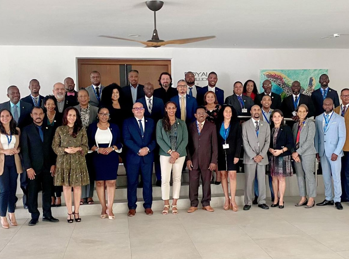 Representantenan di Parlamento di Aruba a sali rumbo pa IPKO