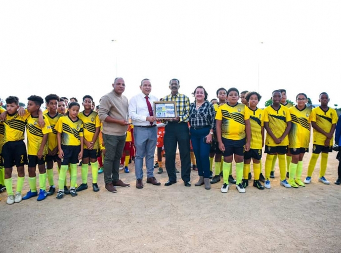 Minister Endy Croes ta felicita S.V. Dakota c'un exitoso prome edicion di Copa Baluarte dedica na legendario Jubi Richardson