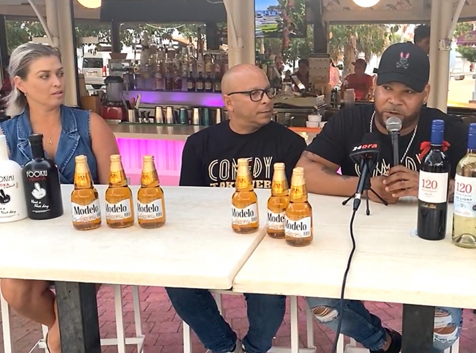 Tyson Croes cu un fenomenal show cu 10 gran comediante di islanan ABC