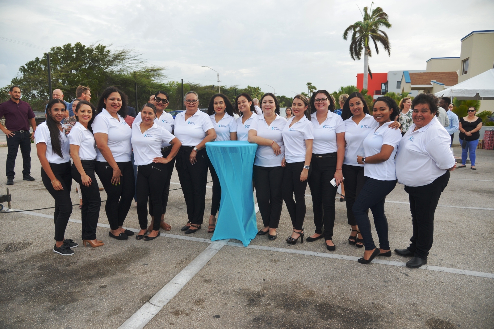 Botica di Servicio Eagle ta e prome botica na Aruba cu ta certifica.