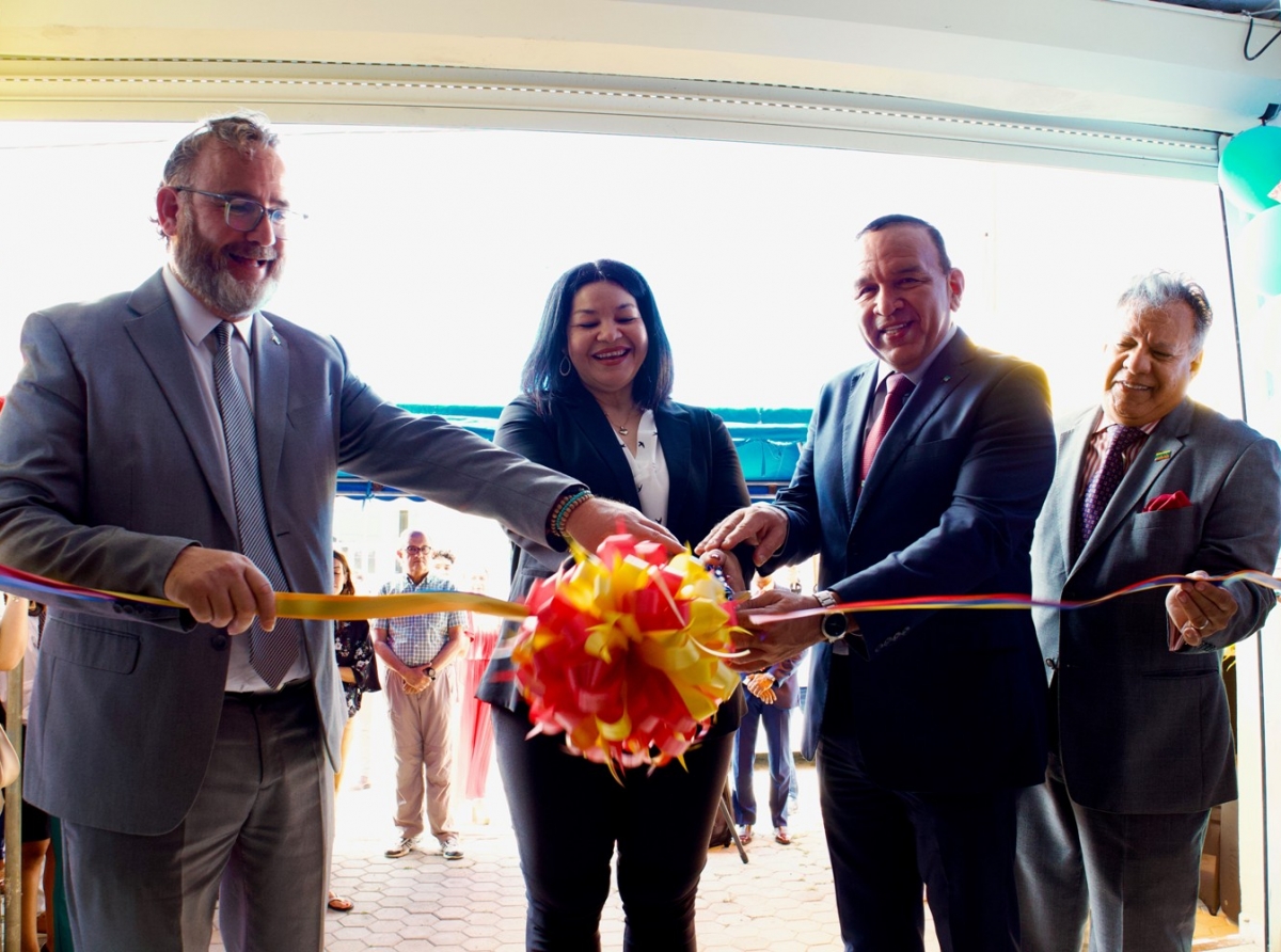 Minister Endy Croes ta felicita comunidad venezolano cu inauguracion di e proyecto ‘La Casa del Venezolano’