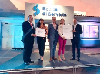 Minister Dangui Oduber a felicita Botica di Servicio cu nan certificacion di HKZ