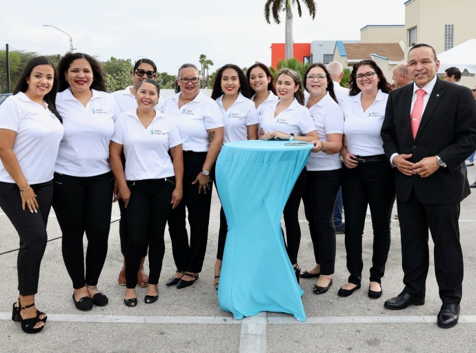 Adrienne Tromp ta e prome profesional pa haci specialisacion di Boticario na Aruba mes
