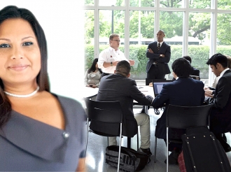 Abigael Arends mustrando riba e ‘arte di combersa’ den Politica