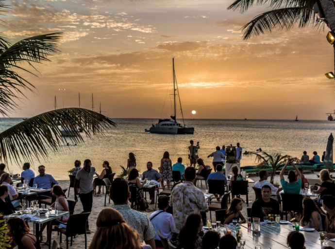 Den luna di april 2022 e 'tourism receipts' a recupera 117% compara cu april 2019