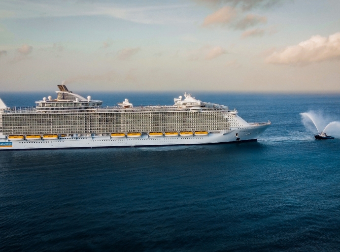 Un biaha mas Aruba a ricibi e mega crusero 'Allure of the Seas'