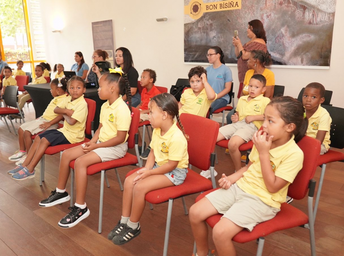 Muchanan di Anglo Kleuterschool a bishita Museo Archeologico Nacional di Aruba