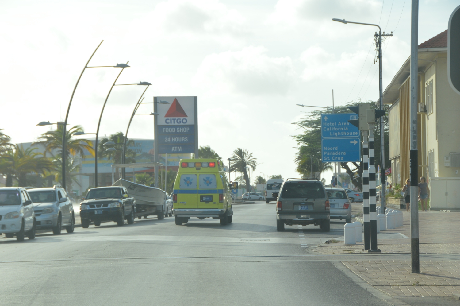 Scarcedad di ambulans a resalta ora cu incidentenan a tuma lugar y bida di hende tabata den wega