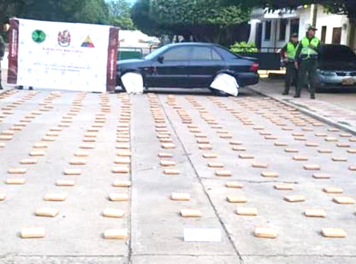 Mas di 314 paki di marihuana confisca cerca di Riohacha prome cu a sali riba Go-Fast