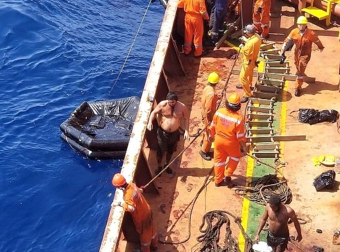 No ta conoci si acaso e tankero cu a sink panort di Aruba tin crudo abordo