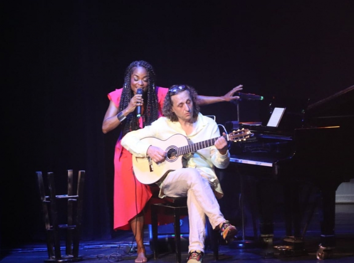 Izaline Calister a presenta un tremendo concierto na Cas di Cultura