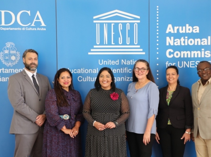 Ministro Xiomara Maduro a topa cu Comision Nacional di UNESCO Aruba