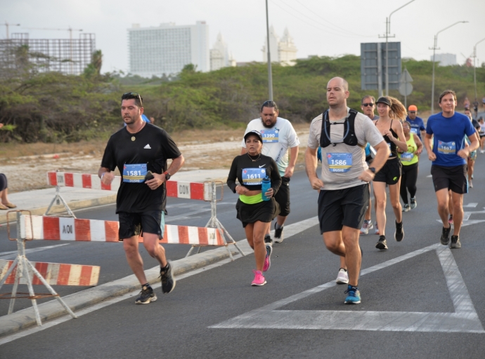 Aruba Growth Fund ‘On The Run’ participando den KLM Aruba Marathon 2022