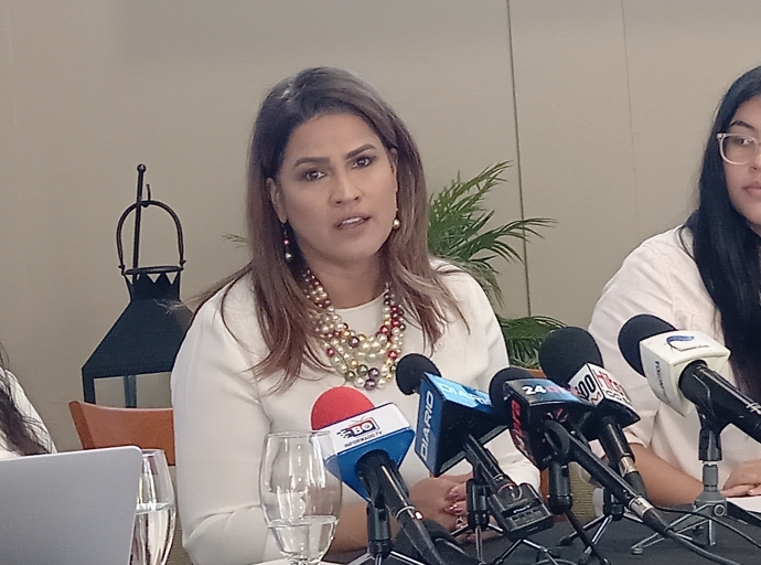 Coordinador di Implementacion Sue-Ann Ras: