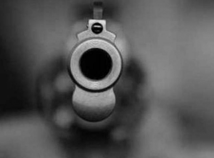 Hopi mayor reaccionando positivamente riba e accion di Polis pa colecta arma di candela