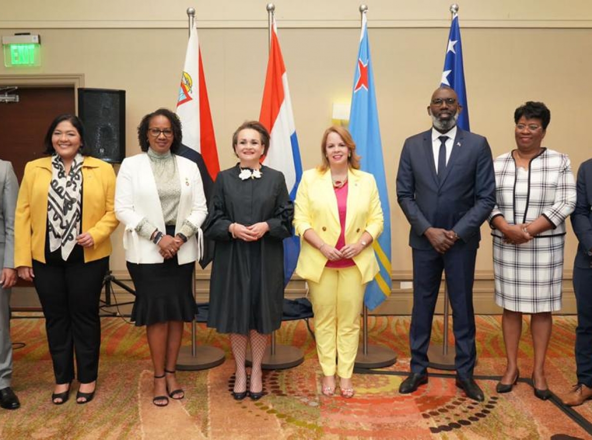 Prome biaha cu e ministernan di Aruba, Corsou y Sint Maarten y Secretario di Estado di Reino ta reuni