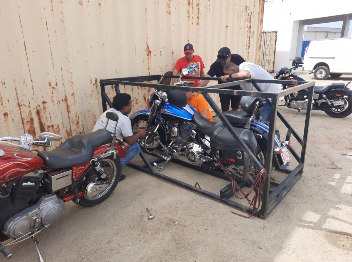 Motorcyclenan di Aruba ta rumbo pa celebra Dia di Bandera na Curaçao