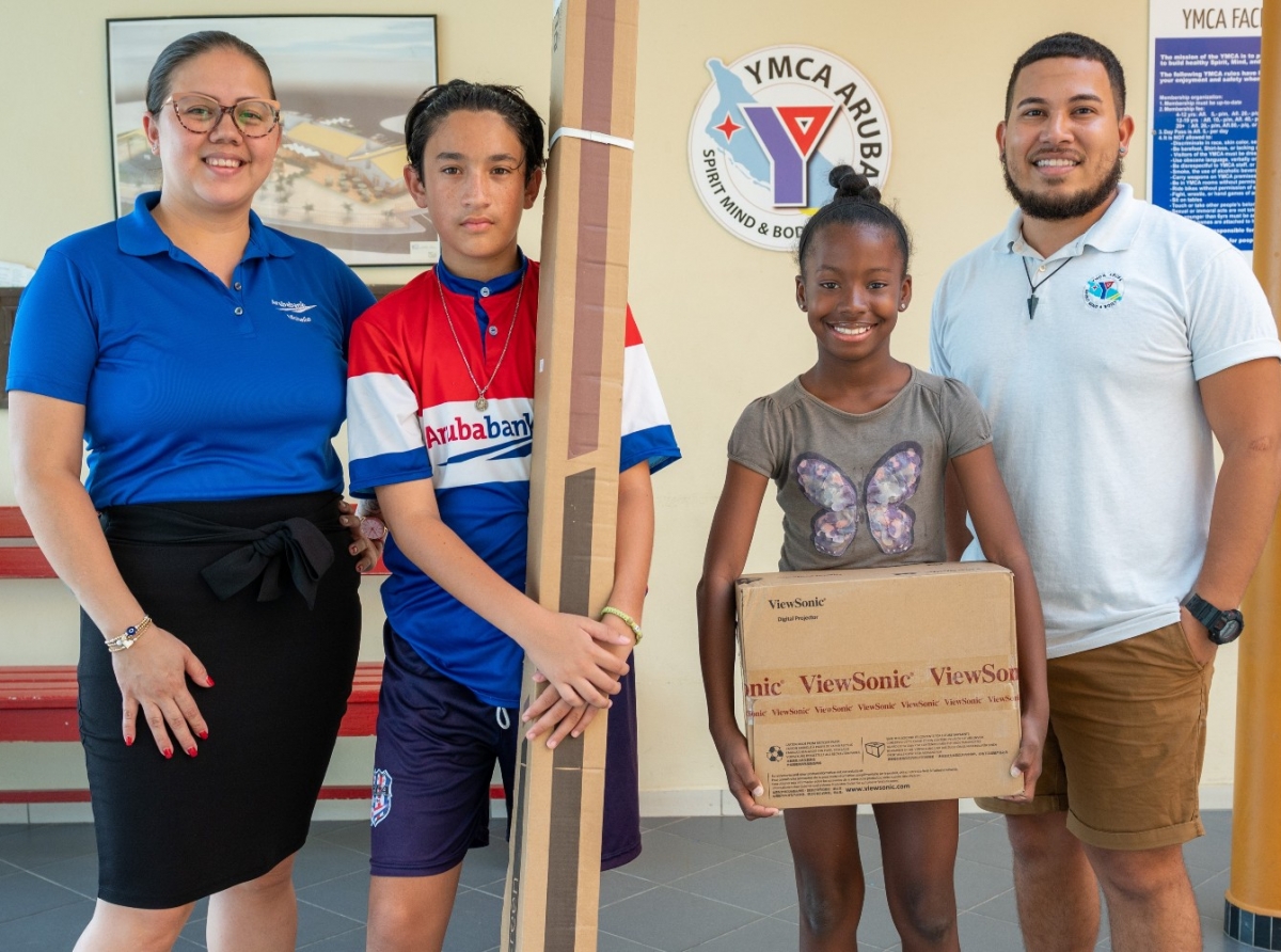 Aruba Bank a haci donacion na YMCA