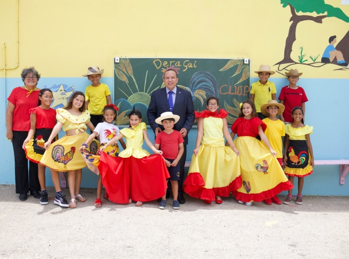 Minister Endy Croes a bishita Colegio Laura Wernet Paskel en conexion cu Dia di San Juan – Dera Gai