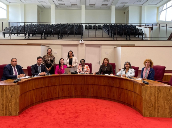 Algemene Rekenkamer na Parlamento cu presentacion di Rapport FASE