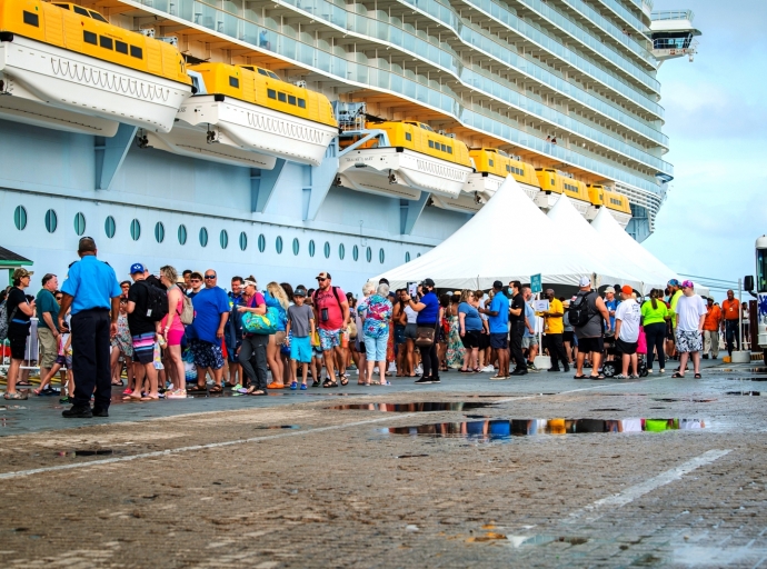 Diamars Aruba a ricibi mas di 10 mil turista crusero