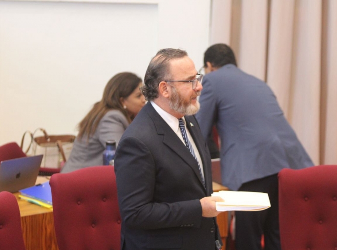 Ta minister Glenbert Croes a pidi CAD pa haci un sondeo di proceso pa yuda FASE helpdesk haci e otorgacion di FASE mas sigur