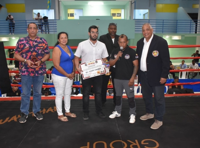 Varios reconocimento entrega durante Muay Thai EXTRAVAGANZA