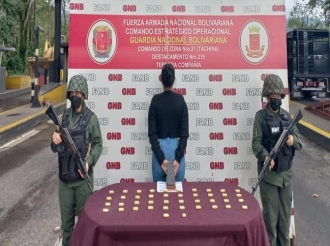 Muher cu mey kilo di cocaina den stoma a purba drenta Venezuela