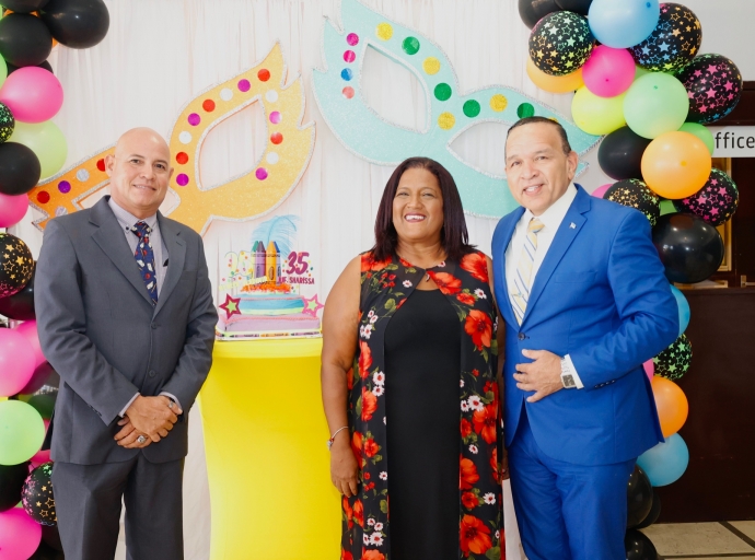 Sharissa Figaroa-Daal y Vladimir de Cuba a celebra cu hunto a traha  60 aña den enseñansa di Aruba