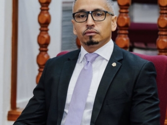Parlamentario Alvin Molina ta referi na e contract di WEB Aruba N.V. cu Eagle LNG