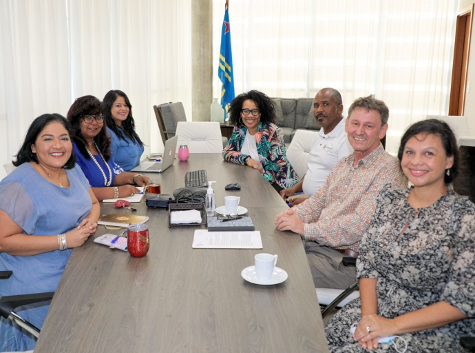 Minister Maduro a reuni cu e grupo cu ta haci investigacion riba topico di esclavitud na Aruba