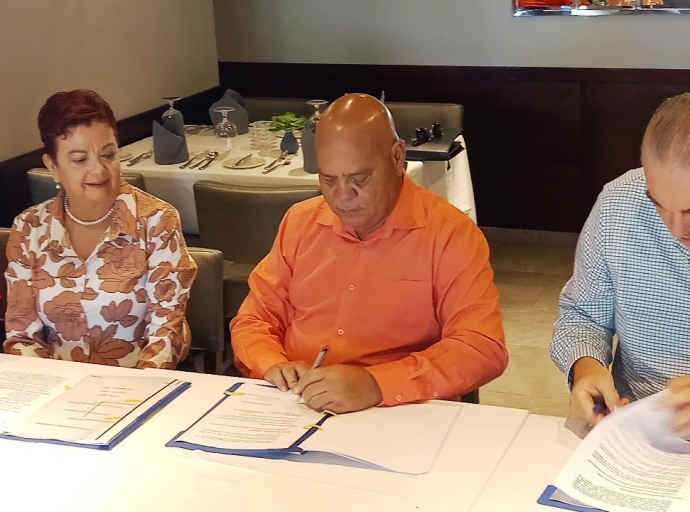 Empleadonan di Manchebo Beach Resort & Spa ta bay dilanti den salario cu 105 florin pa luna, 3 aña consecutivo