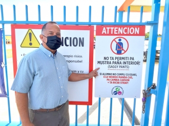 Studiantenan di EPB Oranjestad a adapta rapidamente na regla pa no bay scol cu ‘saggy pants’