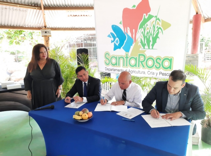    A firma un MoU entre Gobierno y United Farmers Aruba