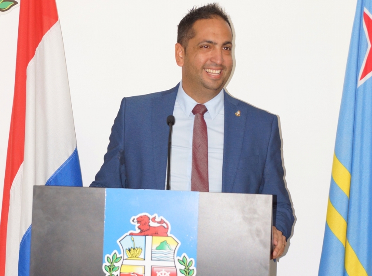 Minister Dangui Oduber contento cu introduccion di mas vuelonan pa Aruba for di Colombia