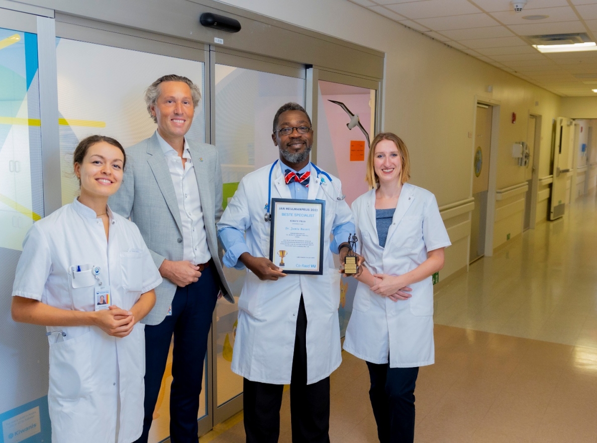 Docter Jamiu Busari a gana premio ‘Jan Heijlman 2022’