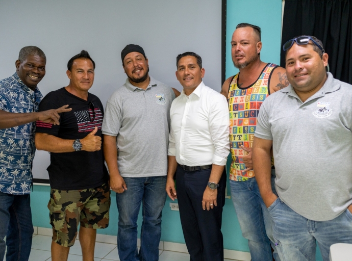 Mester regula spearfishing pa medio di legislacion, na lugar di prohibi’e por completo