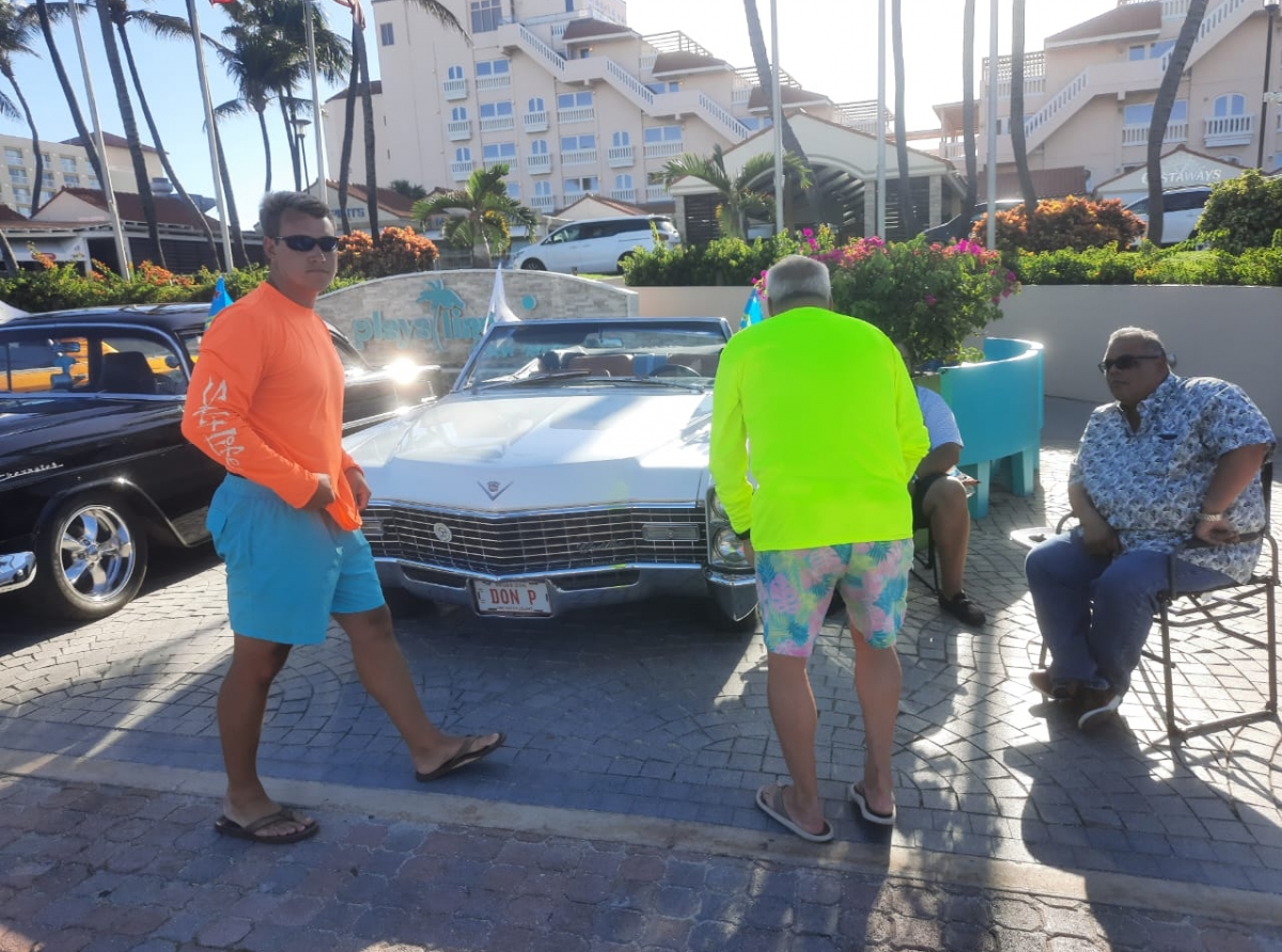 Classic Car Club Aruba cu tremendo show na Playa Linda Hotel